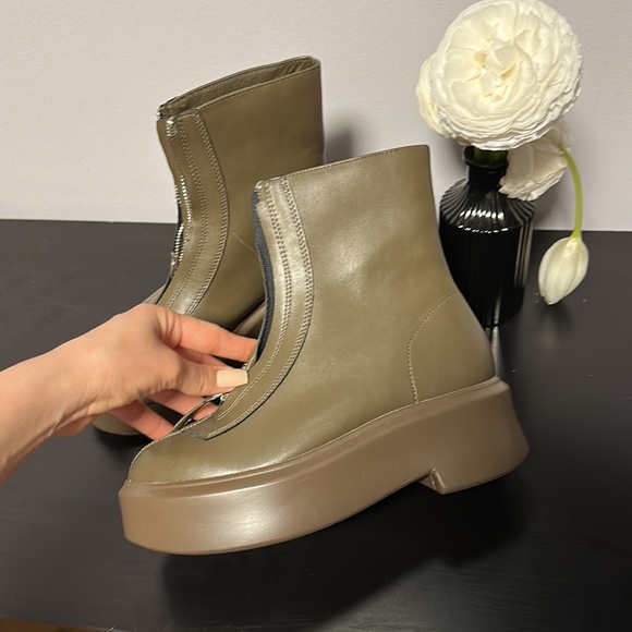 EGO official winter and autumn boots. NWT - Picture 2 of 8